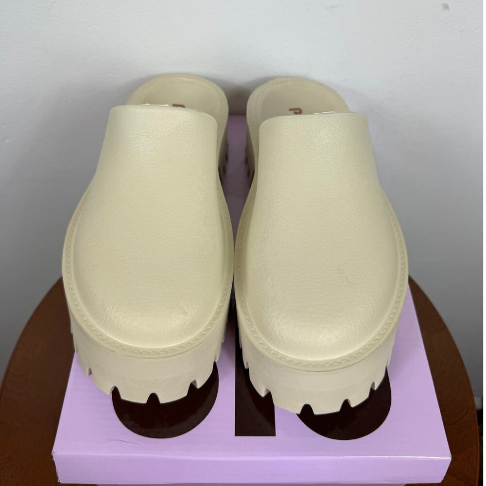 New Play Biggie 2 Lug Sole Platform Clog in Ivory Women's Size 10